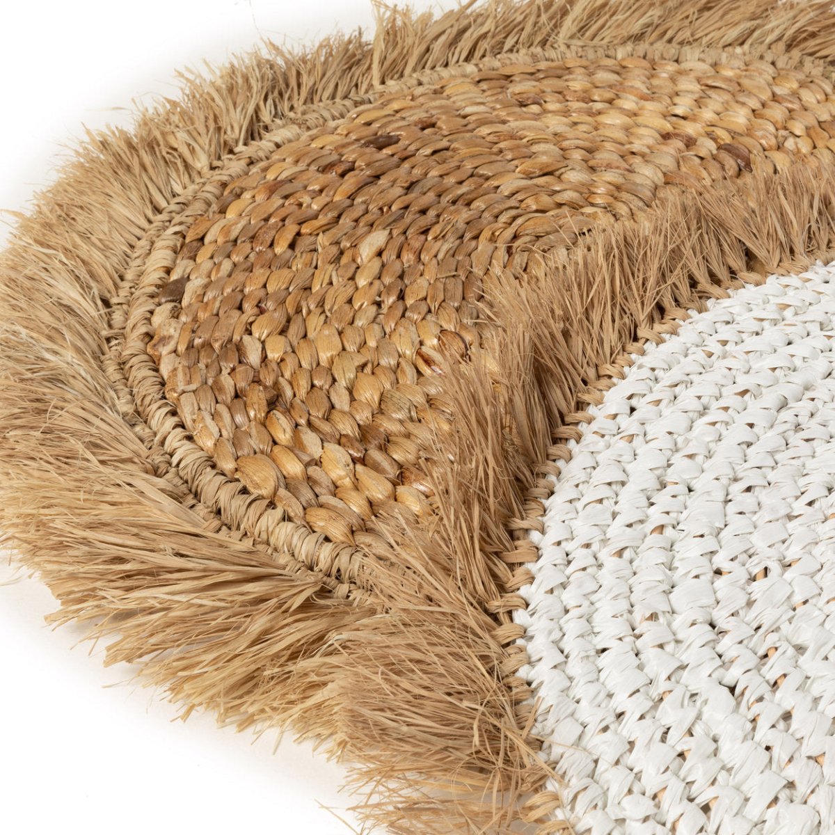 Round Raffia & Water Hyacinth Placemat – Natural with White Accent 45 cm -
