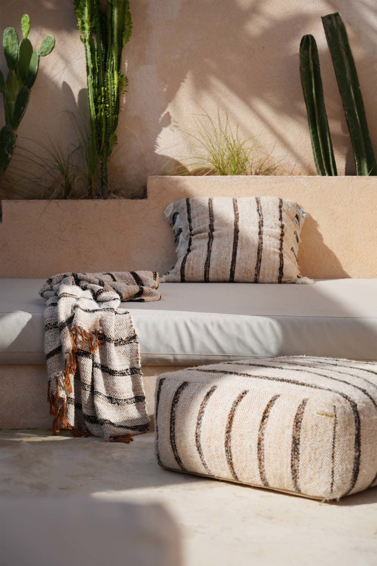 The S’il Vous Plaid – Bianco Boho | Plaid in Cotone Intrecciato a Mano con Frange