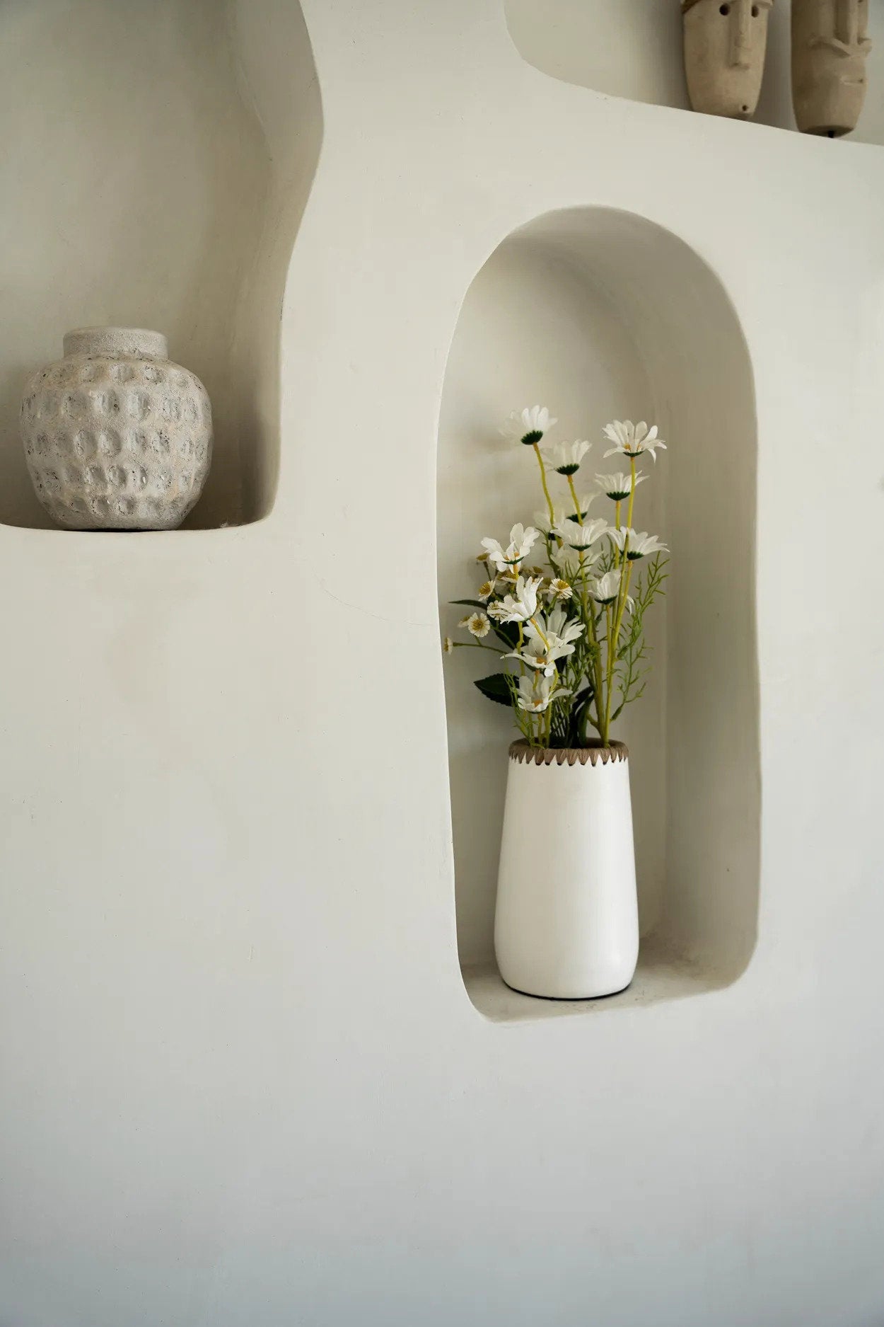The Sneaky Vase - Natural White - S