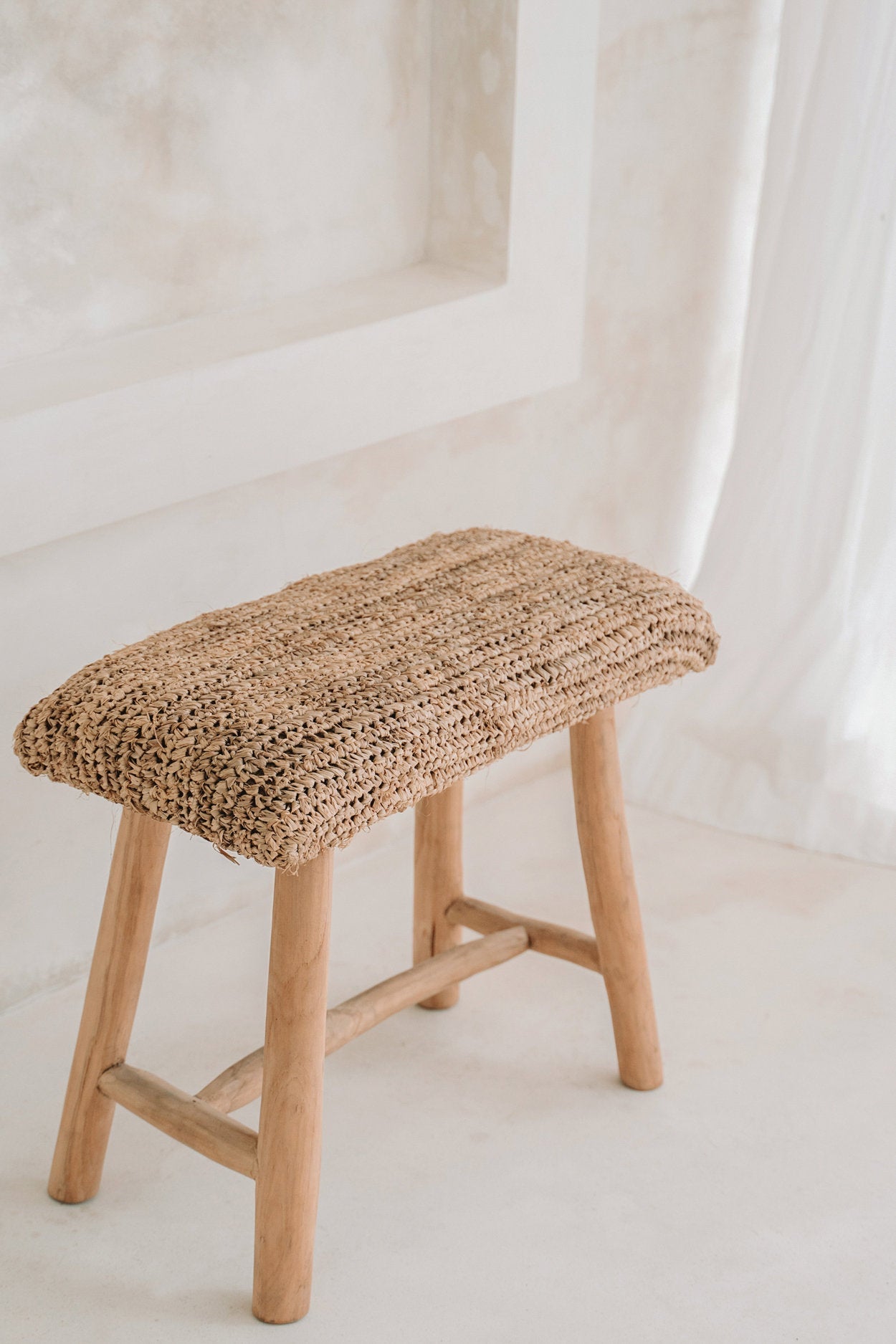 Panca in Raffia – Naturale | Raffia Intrecciata a Mano & Teak