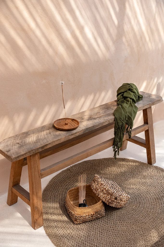 Seagrass rug in natural hue, 100cm round, placed in a stylish room setting.