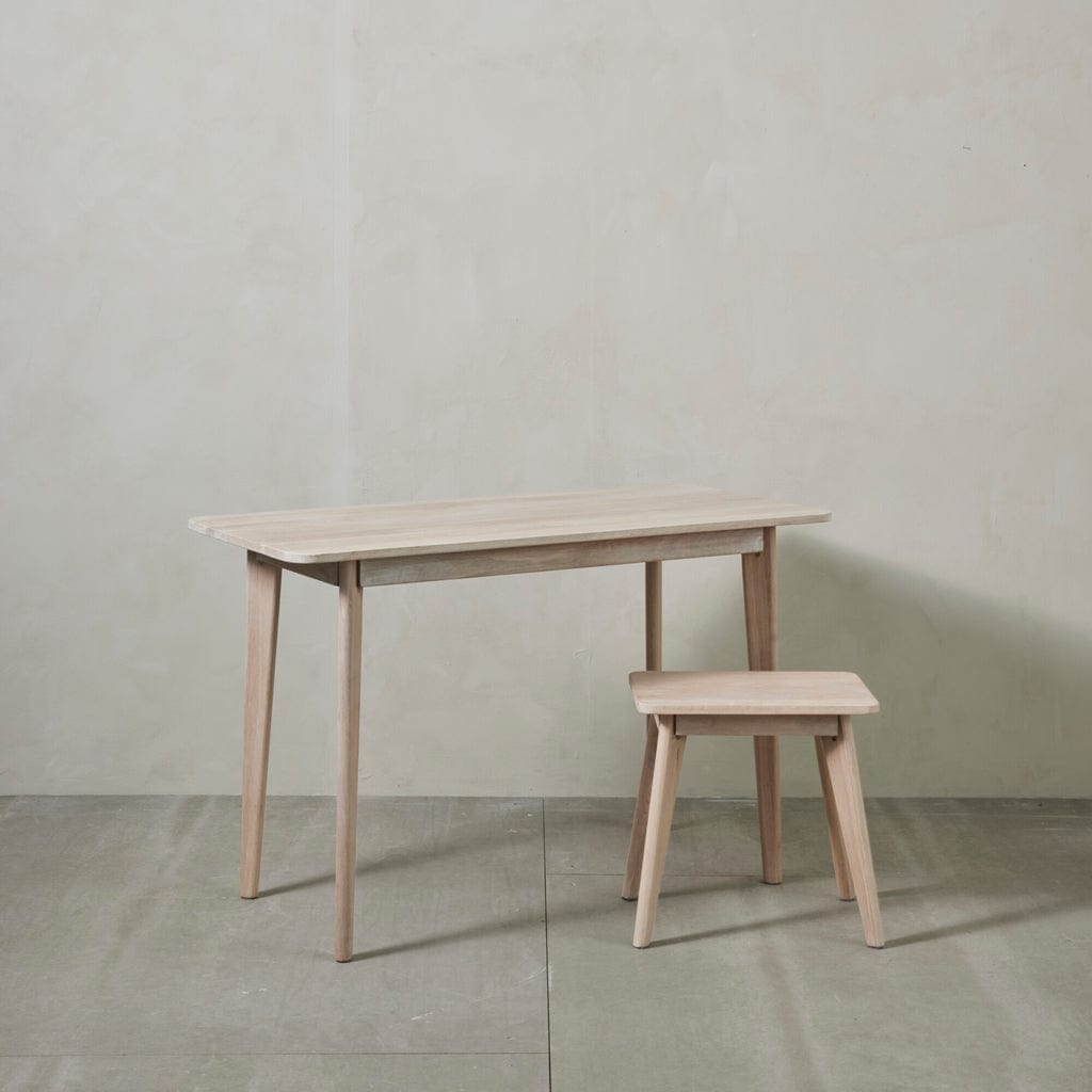 Ellie desk 75x55 cm in white wash with Scandinavian design and FSC-certified European oak wood.